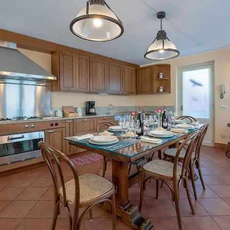 San Siro Sleeps 6 Pool Wifi * San Siro (Lombardy)