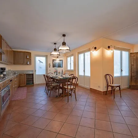 San Siro Sleeps 6 Pool Wifi Villa